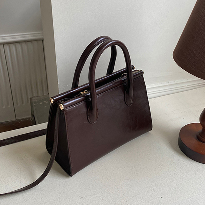 Interior Design Vintage Style - ヴィンテージ風オイルワックス加工のレディースハンドバッグ。韓国風デザインのレディースショルダーバッグ。ブランドデザインのレディーストートバッグ、女性用クロスボディバッグ。