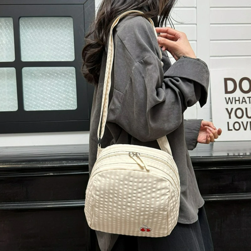 Interior Design Korean Style - 韓国風刺繍入りチェリーショルダーバッグ小さな新鮮なチェック柄デザインファッショナブルで多用途な女性用メッセンジャーバッグ