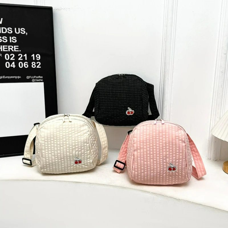 韓国風刺繍入りチェリーショルダーバッグ小さな新鮮なチェック柄 - Interior Design Korean Style のレビューと価格